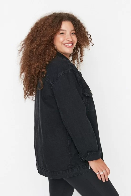 Arife Hanım Jeansjacke mit Taschendetails in Anthrazit Arife Hanım Jeansjacke mit Taschendetails in Anthrazit