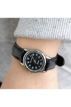Casio Siyah Kordonlu Kadın Kol Saati
