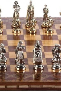 Orta Boy Metal İngiliz Satranç Takımı Parlak ve El Yapımı Masif Ahşap Düz Satranç Tahtası