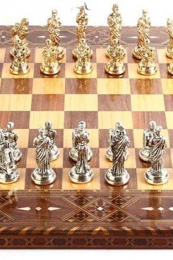 Orta Boy Metal Truvalılar Satranç Takımı Parlak ve El Yapımı Masif Ahşap Düz Satranç Tahtası