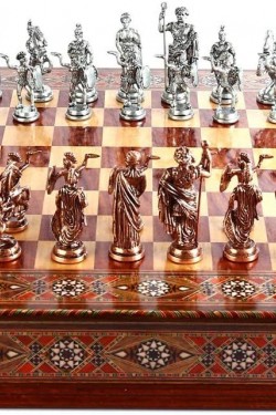 Große römische Schachfiguren aus Metall, antik und handgefertigt, aus massivem Holz, mit echtem Perlmutt verziert und Schubladenbrett