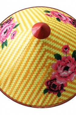 Pembe Çiçekli Saten Kaplama Sarı Vietnam Şapkası