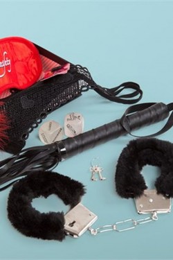 Siyah Renk Fantezi Tüylü Kelepçe + Kırbaç + Maske + Zar + Tüy + Çamaşır Full Set