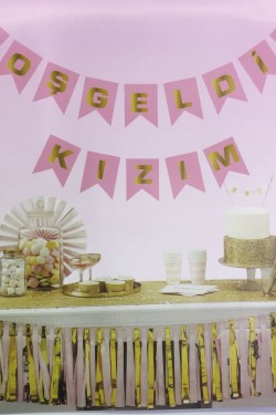 Pembe Üzeri Gold Hoşgeldin Kızım Flama
