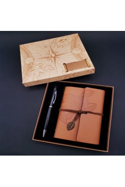 Caderno Castanho e Caneta Preta